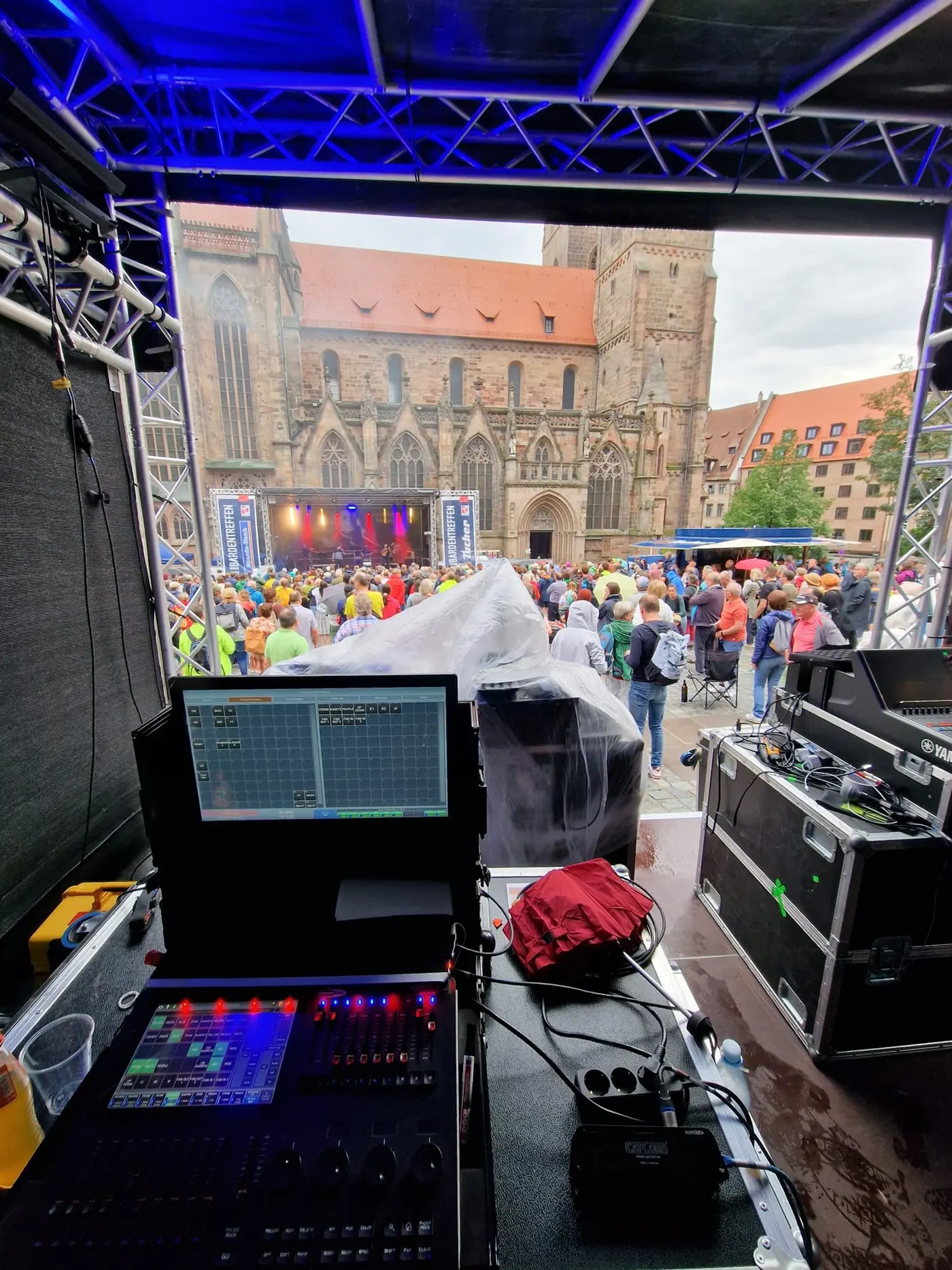 Blick von der Bühne auf das Festivalgelände