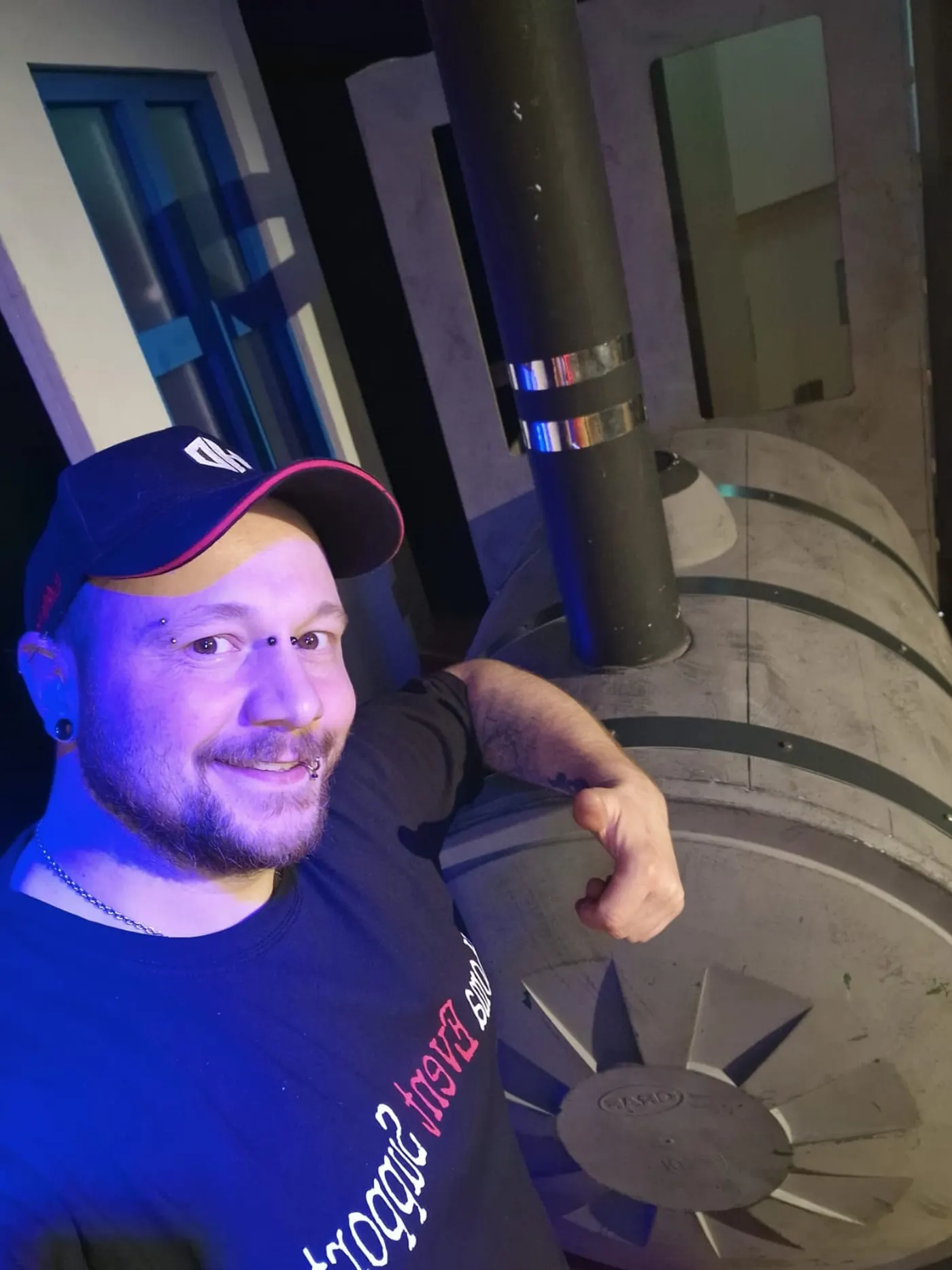 Scheinwerfer über der Musicalbühne